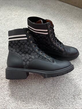 Like New Coach Livia Black Lace-Up Knit Signature Bootie Size 9.5B Style CC755
